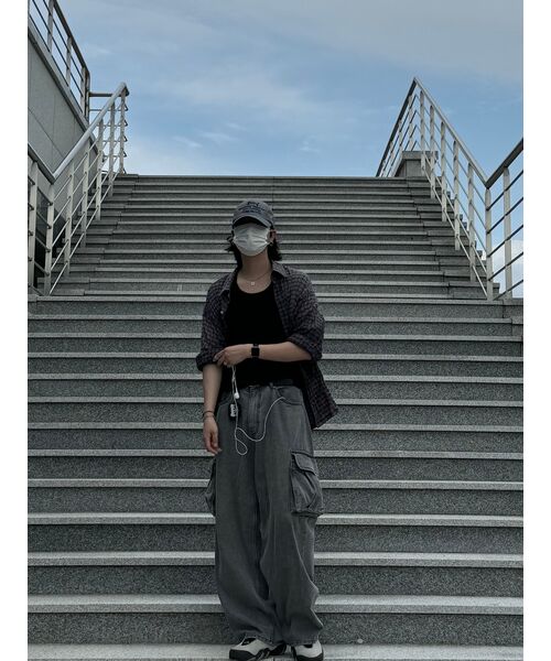 AVANDRESS(アバンドレス )の「real wide cargo pants GREY(デニムパンツ・レディース・その他・X-LARGE/X-SMALL/XX-SMALL/SMALL/MEDIUM/LARGE)」の7枚目の写真