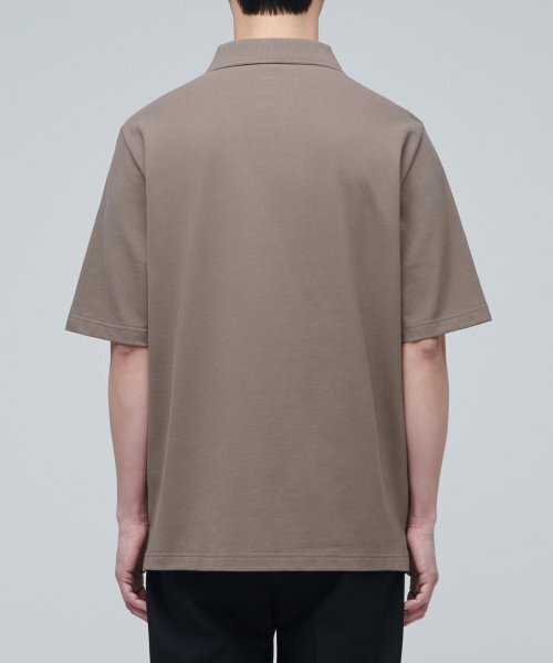 MUSINSA STANDARD（ムシンサスタンダード）の「スリットネックピケタートルネックシャツ[MOCA]（ポロシャツ・メンズ・その他・SMALL/MEDIUM/LARGE/X-LARGE/XX-LARGE）」の3枚目の写真