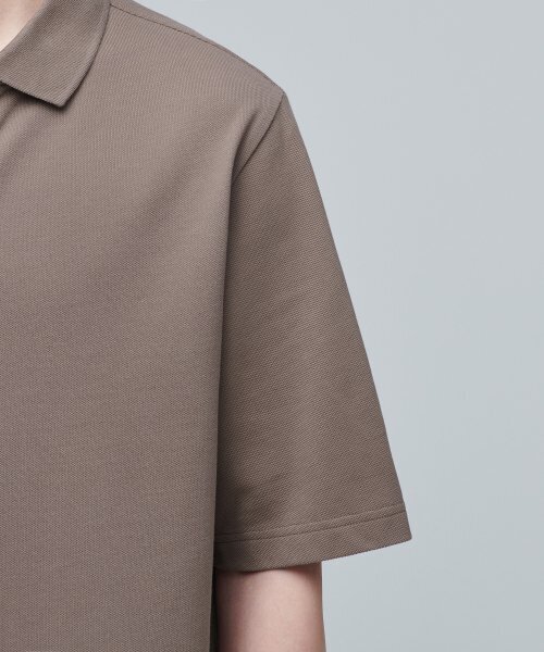 MUSINSA STANDARD（ムシンサスタンダード）の「スリットネックピケタートルネックシャツ[MOCA]（ポロシャツ・メンズ・その他・SMALL/MEDIUM/LARGE/X-LARGE/XX-LARGE）」の6枚目の写真
