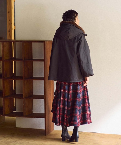 Gready Brilliant（グレディブリリアン）の「取り外しファー中綿フードコート（その他アウター・レディース・ブラウン/ブラック・FREE）」の4枚目の写真