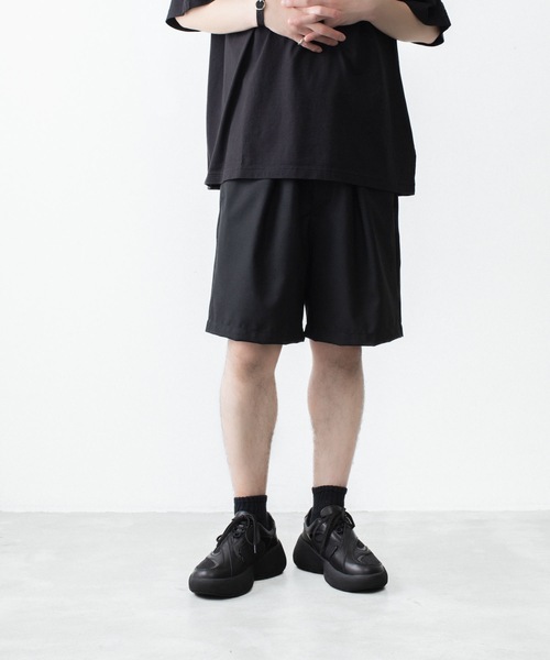 VEIN (ヴェイン)の「3/60 ハイツイスト ウールトロ イージーショーツ / 3/60 HIGH TWIST WOOL TRO EASY SHORTS(スラックス・メンズ・ブラック/グレー・1/3/2/4)」の1枚目の写真