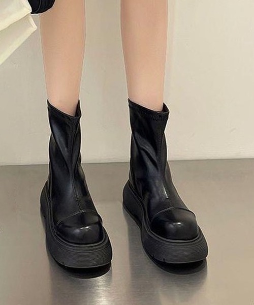 shoes365（シューズスリーシックスファイヴ）の「厚底ショートブーツ（ブーツ・レディース・ブラック/ホワイト・23.0cm/23.5cm/24.0cm/24.5cm/25.0cm）」の2枚目の写真