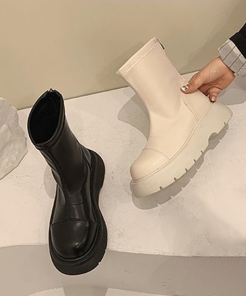 shoes365（シューズスリーシックスファイヴ）の「厚底ショートブーツ（ブーツ・レディース・ブラック/ホワイト・23.0cm/23.5cm/24.0cm/24.5cm/25.0cm）」の13枚目の写真