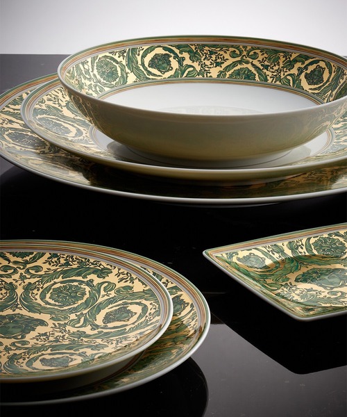 メドゥーサ ガーランド ディープ プレート 21.5 cm（食器）｜VERSACE