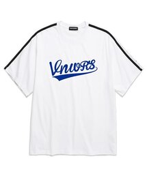 袖テープテイルロゴ半袖Tシャツ (VS0057) ホワイト/ブルー