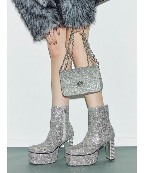 EVRIS（エヴリス）の「グリッターチャンキーヒールショートブーツ（ブーツ・レディース・シルバー/ブラック・MEDIUM/SMALL/LARGE）」の9枚目の写真