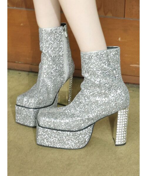 EVRIS（エヴリス）の「グリッターチャンキーヒールショートブーツ（ブーツ・レディース・シルバー/ブラック・MEDIUM/SMALL/LARGE）」の18枚目の写真