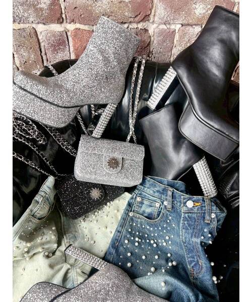 EVRIS（エヴリス）の「グリッターチャンキーヒールショートブーツ（ブーツ・レディース・シルバー/ブラック・MEDIUM/SMALL/LARGE）」の22枚目の写真