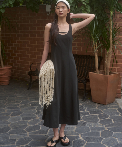 SIGREAT(シグレート)の「ユーネックフレアロングドレス_ブラック(ワンピース・レディース・ブラック・SMALL/MEDIUM)」の1枚目の写真