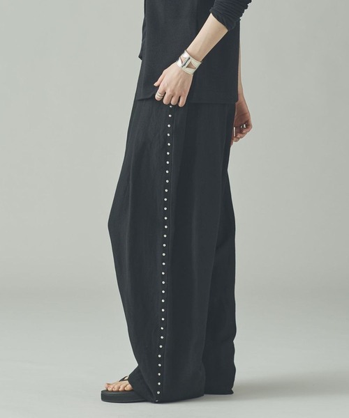 Curensology（カレンソロジー）の「Curensology(カレンソロジー)/リネンウールスタッズパンツ（その他パンツ・レディース・ベージュ/ブラック・38/36）」の15枚目の写真