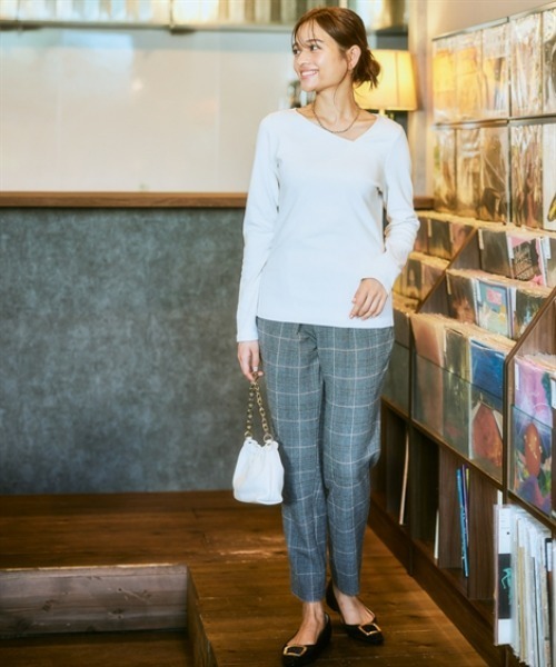 nissen(ニッセン)の「綿混アシンメトリーカットソートップス<大きいサイズ有>(Tシャツ/カットソー・レディース・ボルドー/ブラック/グレイッシュブルー/杢グレー/アイボリー・L/LL/M/S/3L)」の7枚目の写真