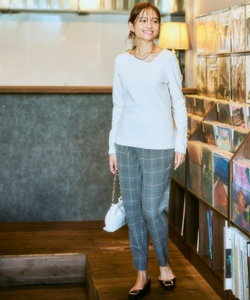 nissen(ニッセン)の「綿混アシンメトリーカットソートップス<大きいサイズ有>(Tシャツ/カットソー・レディース・ボルドー/ブラック/グレイッシュブルー/杢グレー/アイボリー・L/LL/M/S/3L)」の8枚目の写真