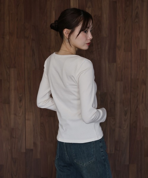 J by blue(ジェイバイブルー)の「ボートネックTシャツ(Tシャツ/カットソー・レディース・アイボリー/グレー/ブラック・MEDIUM)」の6枚目の写真