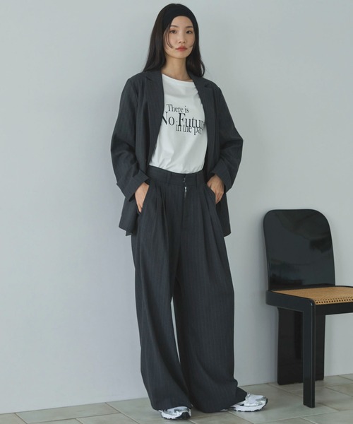 Doux archives（ドゥアルシーヴ）の「ストライプ３タックワイドパンツ（その他パンツ・レディース・ベージュ/チャコールグレー・SMALL/MEDIUM）」の6枚目の写真