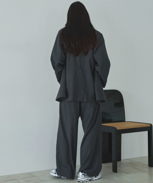 Doux archives（ドゥアルシーヴ）の「ストライプ３タックワイドパンツ（その他パンツ・レディース・ベージュ/チャコールグレー・SMALL/MEDIUM）」の8枚目の写真