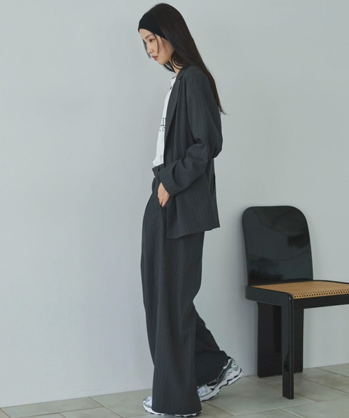 Doux archives（ドゥアルシーヴ）の「ストライプ３タックワイドパンツ（その他パンツ・レディース・ベージュ/チャコールグレー・SMALL/MEDIUM）」の9枚目の写真