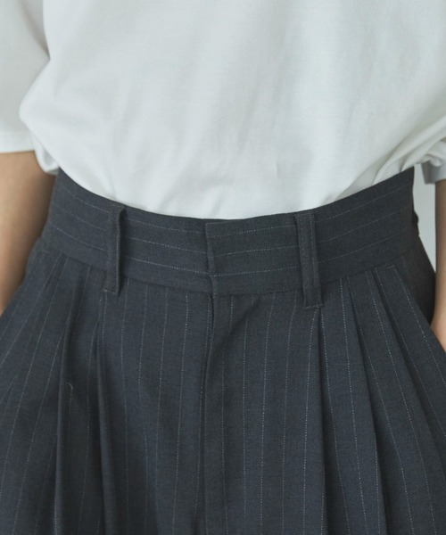 Doux archives（ドゥアルシーヴ）の「ストライプ３タックワイドパンツ（その他パンツ・レディース・ベージュ/チャコールグレー・SMALL/MEDIUM）」の14枚目の写真