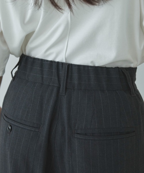 Doux archives（ドゥアルシーヴ）の「ストライプ３タックワイドパンツ（その他パンツ・レディース・ベージュ/チャコールグレー・SMALL/MEDIUM）」の15枚目の写真