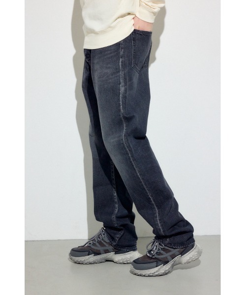 AZUL by moussy(アズールバイマウジー)の「AZUL DENIM ルーズストレート(デニムパンツ・メンズ・ブラック/ブルー/ワンウォッシュ・34inch/32inch/30inch/28inch)」の4枚目の写真
