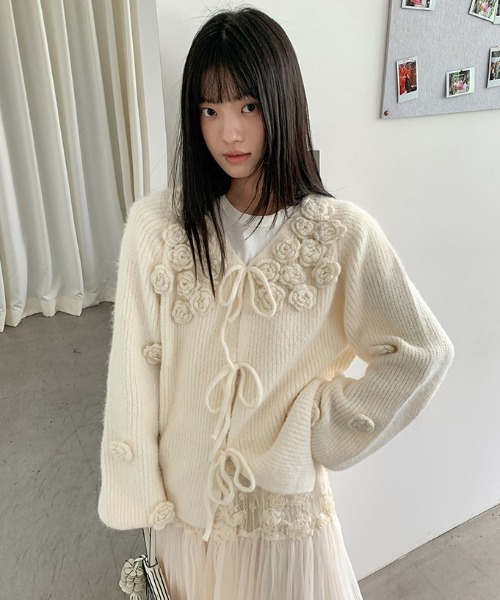 Aelina(エリナ)の「フラワー付きニットセーター(ニット/セーター・レディース・ホワイト/レッド・FREE)」の7枚目の写真