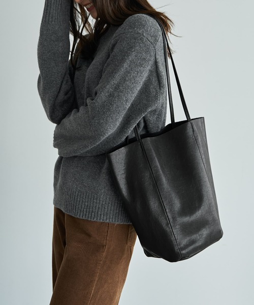 STYLE DELI（スタイルデリ）の「本革切りっぱなしバケツトートバッグ（トートバッグ・レディース・ブラック/ブラウン・FREE）」の8枚目の写真