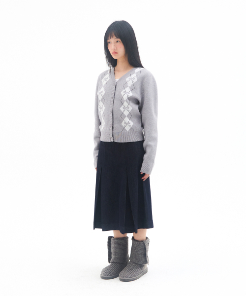 AMESWORLDWIDE(アメスワールドワイド)の「CROP V NECK ARGYLE CARDIGAN GREY(カーディガン/ボレロ・レディース・その他・FREE)」の2枚目の写真