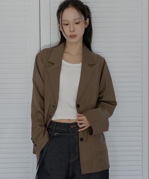UNE MANSION（ユヌマンション）の「【2026SS新作アイテム】【UNE ORIGINAL】 テーラーカラーフォーボタンストライプオーバーサイズジャケット（テーラードジャケット・レディース・チャコール/ブラウン/ブラック・FREE）」の3枚目の写真