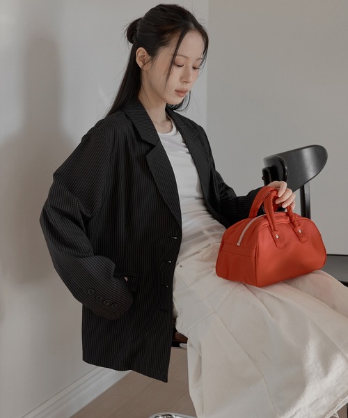 UNE MANSION（ユヌマンション）の「【2026SS新作アイテム】【UNE ORIGINAL】 テーラーカラーフォーボタンストライプオーバーサイズジャケット（テーラードジャケット・レディース・チャコール/ブラウン/ブラック・FREE）」の2枚目の写真