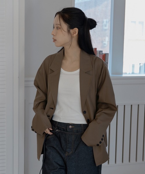 UNE MANSION（ユヌマンション）の「【2026SS新作アイテム】【UNE ORIGINAL】 テーラーカラーフォーボタンストライプオーバーサイズジャケット（テーラードジャケット・レディース・チャコール/ブラウン/ブラック・FREE）」の18枚目の写真