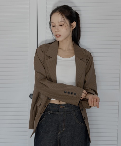 UNE MANSION（ユヌマンション）の「【2026SS新作アイテム】【UNE ORIGINAL】 テーラーカラーフォーボタンストライプオーバーサイズジャケット（テーラードジャケット・レディース・チャコール/ブラウン/ブラック・FREE）」の19枚目の写真