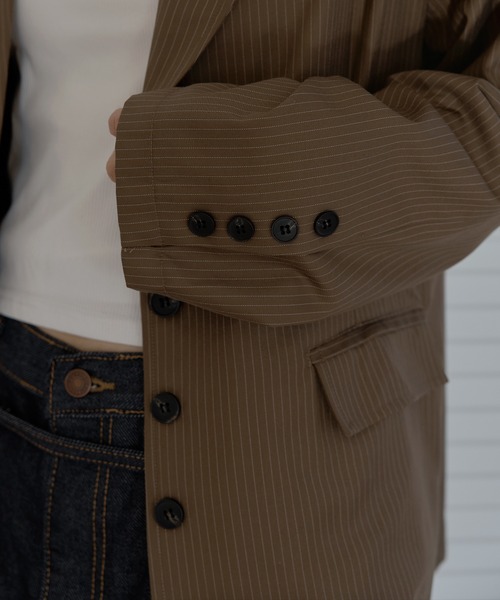 UNE MANSION（ユヌマンション）の「【2026SS新作アイテム】【UNE ORIGINAL】 テーラーカラーフォーボタンストライプオーバーサイズジャケット（テーラードジャケット・レディース・チャコール/ブラウン/ブラック・FREE）」の21枚目の写真