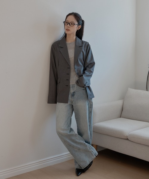 UNE MANSION（ユヌマンション）の「【2026SS新作アイテム】【UNE ORIGINAL】 テーラーカラーフォーボタンストライプオーバーサイズジャケット（テーラードジャケット・レディース・チャコール/ブラウン/ブラック・FREE）」の6枚目の写真