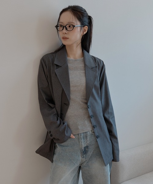 UNE MANSION（ユヌマンション）の「【2026SS新作アイテム】【UNE ORIGINAL】 テーラーカラーフォーボタンストライプオーバーサイズジャケット（テーラードジャケット・レディース・チャコール/ブラウン/ブラック・FREE）」の7枚目の写真