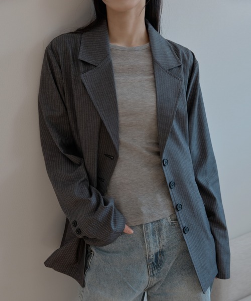 UNE MANSION（ユヌマンション）の「【2026SS新作アイテム】【UNE ORIGINAL】 テーラーカラーフォーボタンストライプオーバーサイズジャケット（テーラードジャケット・レディース・チャコール/ブラウン/ブラック・FREE）」の8枚目の写真
