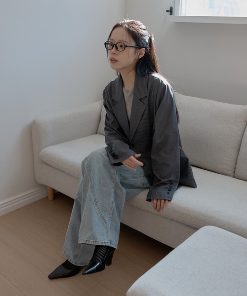 UNE MANSION（ユヌマンション）の「【2026SS新作アイテム】【UNE ORIGINAL】 テーラーカラーフォーボタンストライプオーバーサイズジャケット（テーラードジャケット・レディース・チャコール/ブラウン/ブラック・FREE）」の10枚目の写真