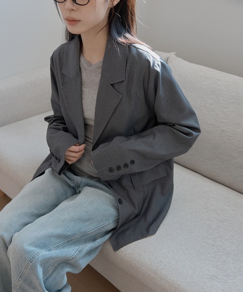 UNE MANSION（ユヌマンション）の「【2026SS新作アイテム】【UNE ORIGINAL】 テーラーカラーフォーボタンストライプオーバーサイズジャケット（テーラードジャケット・レディース・チャコール/ブラウン/ブラック・FREE）」の13枚目の写真