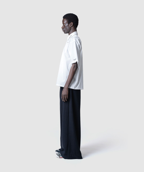 yoshiokubo（ヨシオクボ）の「yoshiokubo ヨシオクボ / DEEP CUT WIDE PT ディープカットシームレスワイドパンツ / YKS26404（その他パンツ・メンズ・ブラック・3/2）」の4枚目の写真