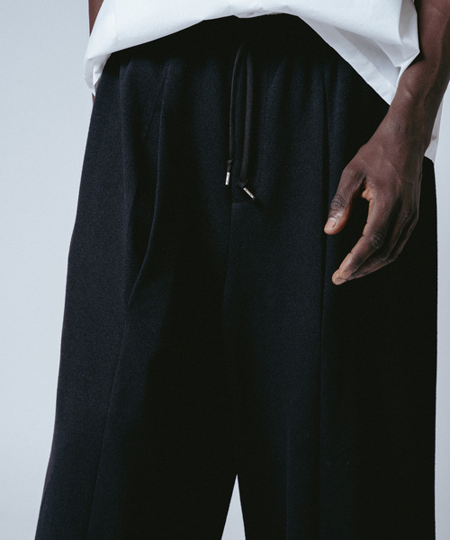 yoshiokubo（ヨシオクボ）の「yoshiokubo ヨシオクボ / DEEP CUT WIDE PT ディープカットシームレスワイドパンツ / YKS26404（その他パンツ・メンズ・ブラック・3/2）」の7枚目の写真