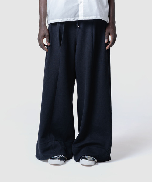 yoshiokubo（ヨシオクボ）の「yoshiokubo ヨシオクボ / DEEP CUT WIDE PT ディープカットシームレスワイドパンツ / YKS26404（その他パンツ・メンズ・ブラック・3/2）」の2枚目の写真