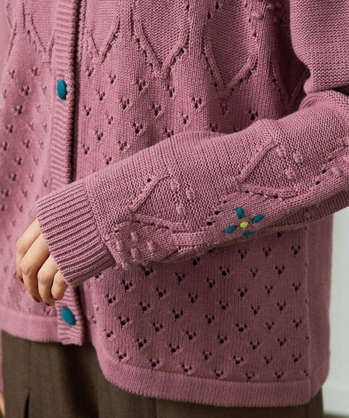 Jocomomola(ホコモモラ)の「フラワー刺繍ケーブルニットカーディガン(カーディガン/ボレロ・レディース・グリーン/ライトピンク・40)」の10枚目の写真