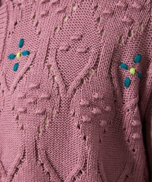 Jocomomola(ホコモモラ)の「フラワー刺繍ケーブルニットカーディガン(カーディガン/ボレロ・レディース・グリーン/ライトピンク・40)」の12枚目の写真