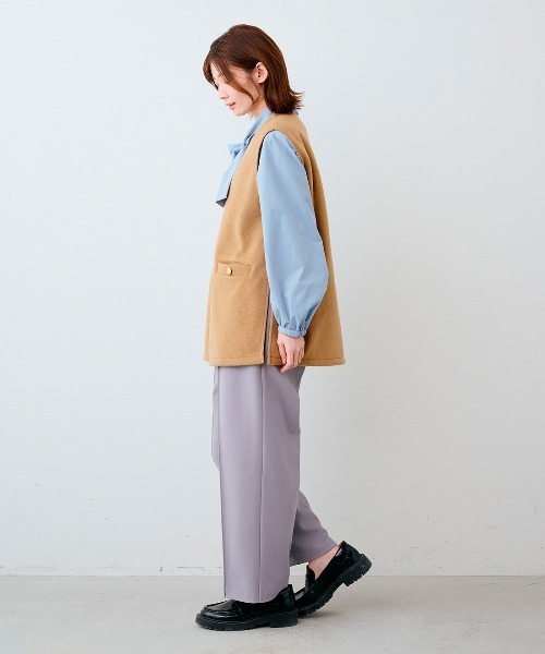 IEDIT（イディット）の「ＩＥＤＩＴ　重ねて瞬時にきちんときれい　シャギー素材のＶネックミドルベスト〈キャメルブラウン〉（ベスト・レディース・キャメル・S/LL/L/M/3L）」の3枚目の写真