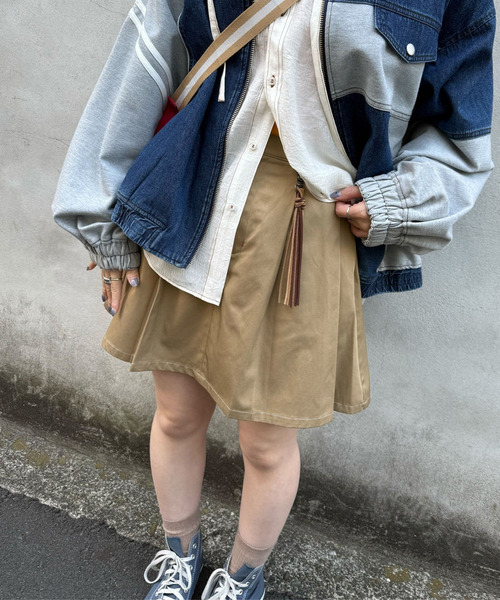 DOUBLE NAME（ダブルネーム）の「チャーム付きサイドプリーツミニスカート（スカート・レディース・ベージュ/ブラック系その他・FREE）」の10枚目の写真