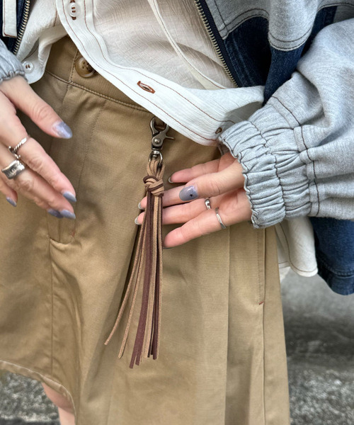 DOUBLE NAME（ダブルネーム）の「チャーム付きサイドプリーツミニスカート（スカート・レディース・ベージュ/ブラック系その他・FREE）」の11枚目の写真