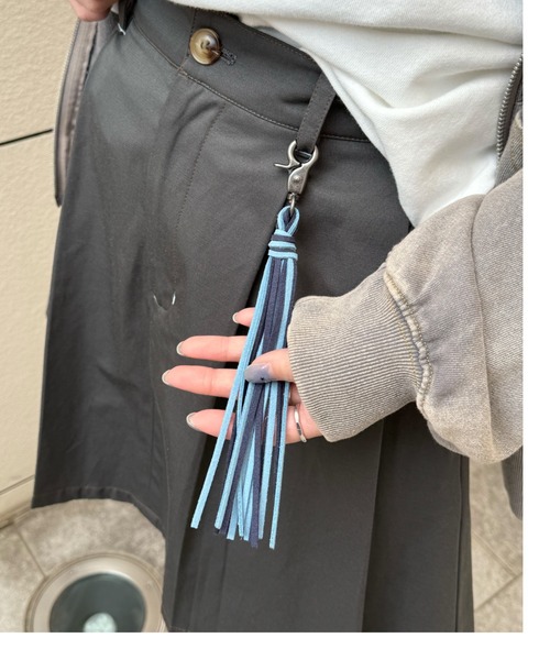 DOUBLE NAME（ダブルネーム）の「チャーム付きサイドプリーツミニスカート（スカート・レディース・ベージュ/ブラック系その他・FREE）」の5枚目の写真