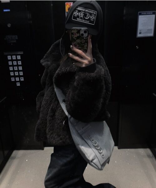 PARTIMENTO WOMEN(パルティメントウィメン)の「コクーンハイネックファージャケット_チャコール(ムートンコート・レディース・その他・OS)」の7枚目の写真