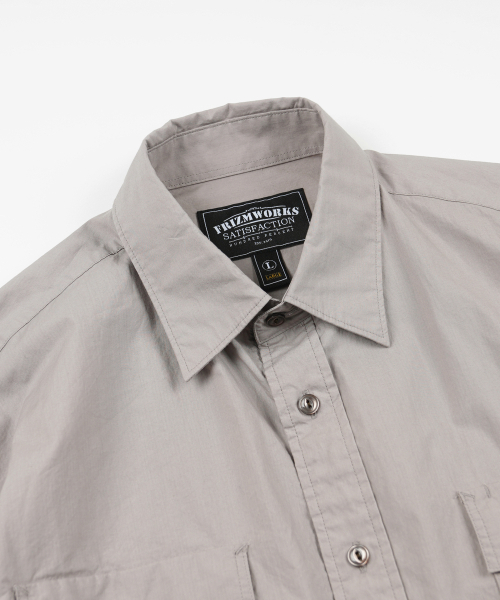 FRIZMWORKS(フリズムワークス)の「CIGARETTE POCKET TYPEWRITER SHIRT _ MUD(シャツ/ブラウス・メンズ・その他・SMALL/MEDIUM/LARGE/X-LARGE)」の3枚目の写真