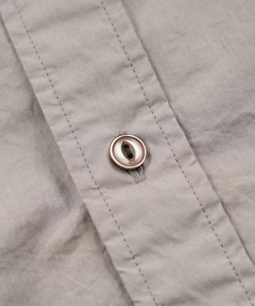 FRIZMWORKS(フリズムワークス)の「CIGARETTE POCKET TYPEWRITER SHIRT _ MUD(シャツ/ブラウス・メンズ・その他・SMALL/MEDIUM/LARGE/X-LARGE)」の5枚目の写真