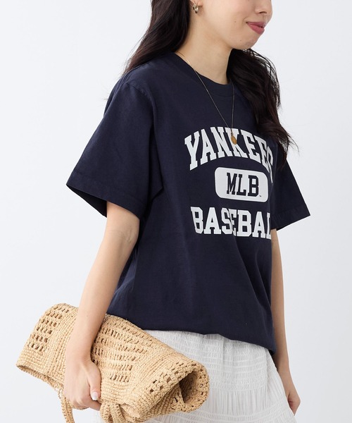 SPORTY&RICH（スポーティアンドリッチ）の「【SPORTY & RICH】Yankees Ivy ロゴプリントTシャツ（Tシャツ/カットソー・レディース・ダークネイビー・S）」の3枚目の写真