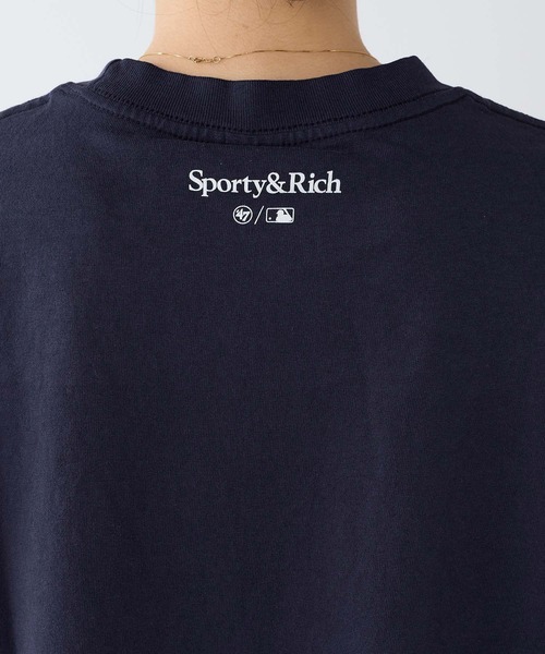 SPORTY&RICH（スポーティアンドリッチ）の「【SPORTY & RICH】Yankees Ivy ロゴプリントTシャツ（Tシャツ/カットソー・レディース・ダークネイビー・S）」の13枚目の写真